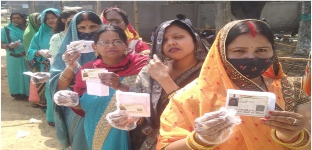 उत्तर प्रदेश विधानसभा चुनाव 2022: छठे चरण में 54.38 फीसदी मतदान, योगी आदित्यनाथ की सीट पर हुआ 51 फीसदी मतदान