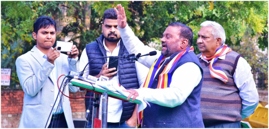 हिंदू धर्म पर फिर हमलावर हुए सपा नेता स्वामी प्रसाद मौर्य, बताया धोखा, बीजेपी ने कहा- बेहुदा… Sawami Prasad Maurya, Samajwadi Party, Hindu Dharma