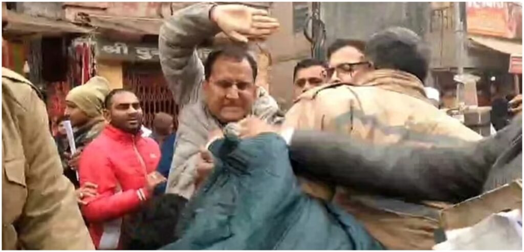 मेरठ में दलित पार्षदों को मंत्री और बीजेपी विधायक ने दौड़ा-दौड़ाकर पीटा, बसपा प्रमुख ने कहा- कार्रवाई करे सरकार